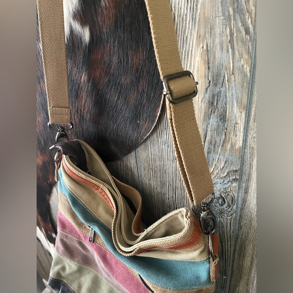 Kaukko striped canvas crossbody purse neutral colors used once EUC - Picture 8 of 11